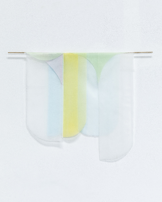 Sahar Saâdaoui, GGG / acrylique-couture sur tissu / 75x101cm / 2020 - Photo : Vincent Everarts